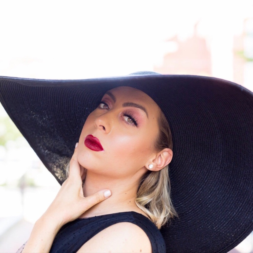 Meet your Posher, Danielle